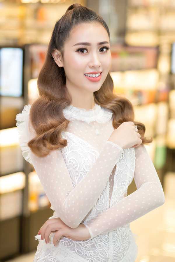 Hoa hậu Nhân ái của Miss Ao dai Vietnam World 2017 Lê Ngọc Diệp.