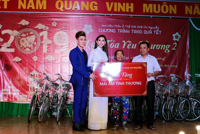 Nam vương Hoàng Gia Lâm và hoa hậu Chi Nguyễn trao tặng mái ấm tình thương