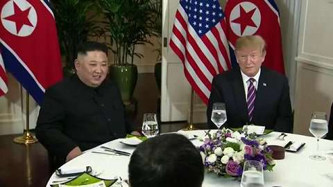 Video: Tổng thống Trump và ông Kim Jong-un ăn tối cùng nhau