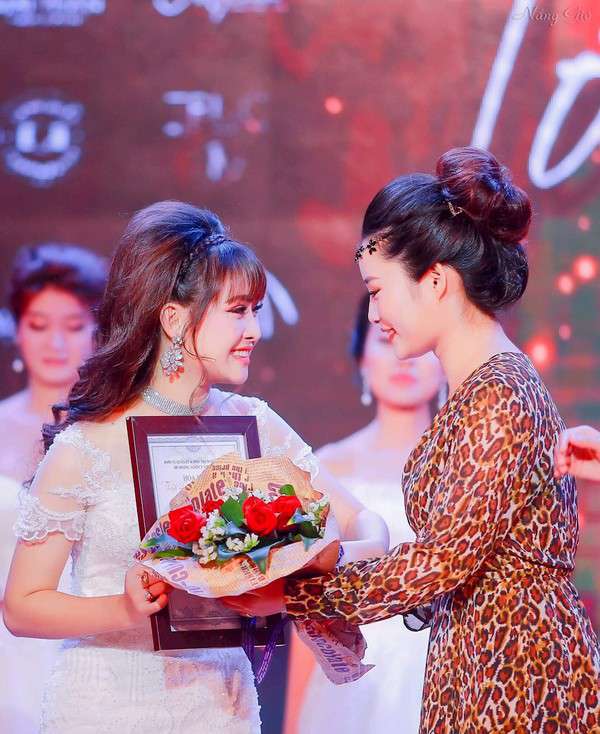 Vừa qua, Thu Hằng vinh dự đạt danh hiệu Á khôi cuộc thi hoa khôi Thanh lịch Việt Nam 2018.