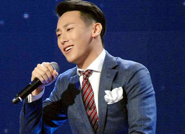 Vẻ điển trai tựa “nam thần” của Rocker Nguyễn trong cuộc thi âm nhạc tại Đài Loan.
