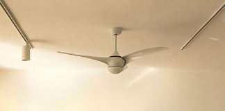 Cô gái ném gần như sạch đồ khỏi nhà sau khi xem bộ phim Nhật