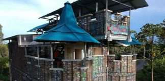 Chiêm ngưỡng ngôi làng xây từ… chai nhựa bỏ đi