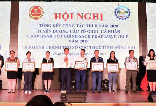 Nestlé Việt Nam tiếp tục nhận bằng khen thành tích xuất sắc đóng góp ngân sách Nhà nước