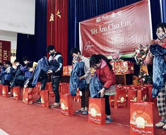 “Tết Ấm Cho Em” đến với trên 300 trẻ em vùng Tây Bắc