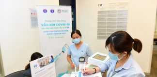 146 bác sĩ, nhân viên thuộc tuyến đầu chống dịch của Bệnh viện FV được tiến hành tiêm vắc xin phòng Covid-19