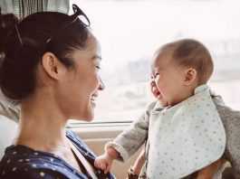 1/3 số cha mẹ trên toàn cầu cảm thấy lạc lõng trong thời đại kỷ nguyên số – vì sao?