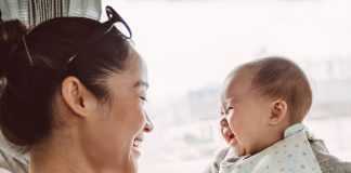 1/3 số cha mẹ trên toàn cầu cảm thấy lạc lõng trong thời đại kỷ nguyên số – vì sao?