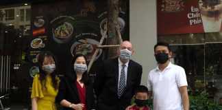 Lễ bế giảng đặc biệt của VAS: trao giải thưởng, quà tặng đến tận nhà các học sinh