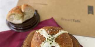 Bánh mì phô mai bơ tỏi của Breadtalk đã ăn sẽ mê đắm đuối
