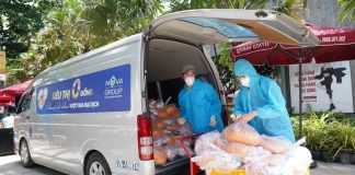 Nghệ sỹ Việt nhiều cung bậc cảm xúc khi cùng phát quà “Siêu thị 0 đồng”