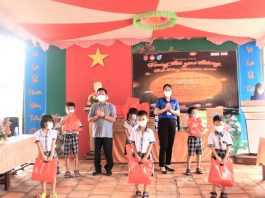 Thiếu nhi bị ảnh hưởng bởi đại dịch Covid-19 nhận quà Trung Thu từ Nestlé Việt Nam