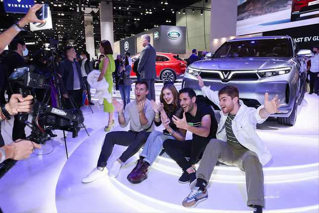 VinFast ra mắt xe điện ở Mỹ: Cơ hội nào cho người tiêu dùng Việt? ảnh 1