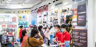 Vincom Black Friday: Khách hàng rộn ràng xếp hàng săn sale “khủng”