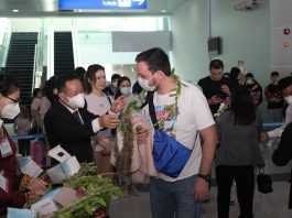 Vinpearl đã liên tiếp đón 2 đoàn khách quốc tế có “hộ chiếu vacicne” từ Uzbekistan và Nga