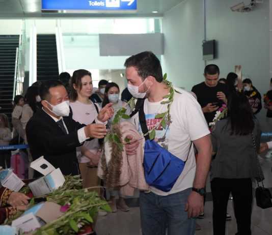 Vinpearl đã liên tiếp đón 2 đoàn khách quốc tế có “hộ chiếu vacicne” từ Uzbekistan và Nga