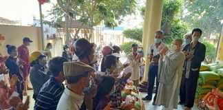 Chùa Long Hoa tặng quà người già neo đơn và các hộ có hoàn cảnh khó khăn nhân dịp mừng xuân Nhâm dần 2022