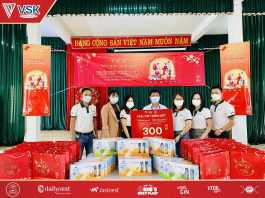 VSK Group trao yêu thương bằng món quà sức đến các tổ chức cộng đồng