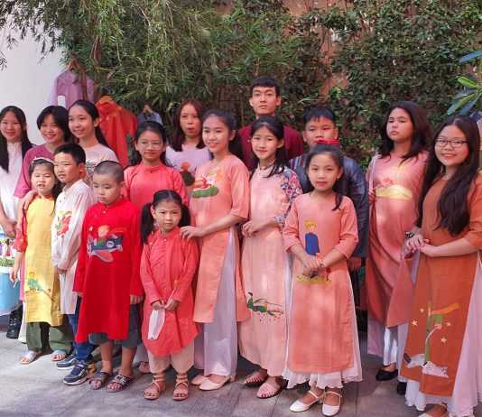 Những hình ảnh hậu trường dễ thương của buổi trình diễn “BST áo dài Hoàng Tử Bé”