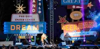 Du khách rầm rộ check-in tuyến phố Bia Tây mới toanh tại Phú Quốc