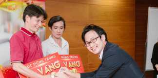 Mua hạt nêm về nấu ăn, chàng trai trúng ngay hai chỉ vàng 24K
