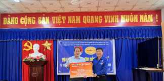 Sách Thái Hà trao tặng tủ sách “Ươm mầm tương lai” tại Hậu Giang