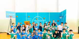 Ông Kevin Strain – Chủ tịch,Tổng giám đốc Tập đoàn Sun Life sang VN tham gia các hoạt động hỗ trợ cộng đồng tại Đà Nẵng