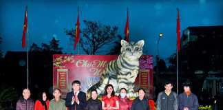 Nhà thiết kế Nhung Cao trao quà Tết cho các hoàn cảnh khó khăn tại Quảng Trị