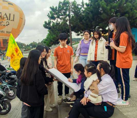 Chiến dịch kêu gọi chữ ký giúp thành phố Đà Lạt mãi xanh của học sinh TIS