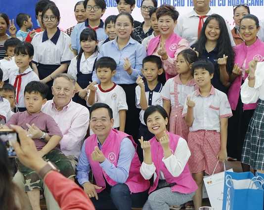 Nu Skin Việt Nam trao tặng 200 suất học bổng và quà tặng cho trẻ em nhân ngày “Ngày làm vì những điều tốt đẹp”