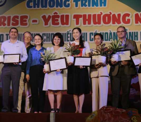 Nu Skin Việt Nam trao tặng các sản phẩm chăm sóc sức khỏe cho phụ nữ và trẻ em có hoàn cảnh khó khăn dịp 20/10