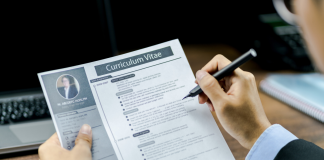 Định dạng CV chuyên nghiệp: 8 điểm cần nhớ