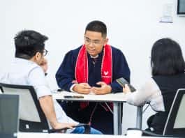 Cú “sốc” kép và hành trình “phá kén” của nam sinh trường Quốc học Huế