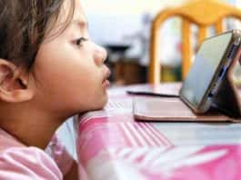Thiệt thòi không thể bù đắp của trẻ em thời công nghệ
