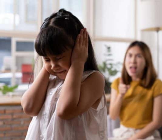 Những lời nói của cha mẹ làm con tổn thương