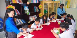 Đem sách đến học sinh xứ cù lao