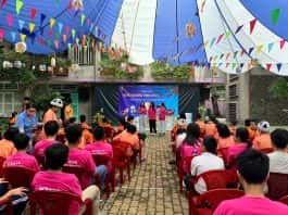 Nhóm bạn trẻ iClass mang niềm vui Trung Thu đến các em nhỏ tại Trung tâm bảo trợ trẻ em tàn tật mồ côi Thị Nghè