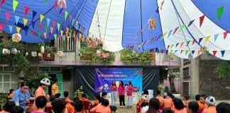 Nhóm bạn trẻ iClass mang niềm vui Trung Thu đến các em nhỏ tại Trung tâm bảo trợ trẻ em tàn tật mồ côi Thị Nghè