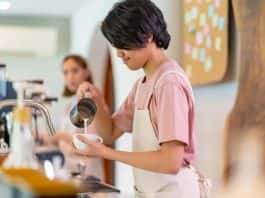 Những điều cha mẹ cân nhắc khi cho con đi làm thêm