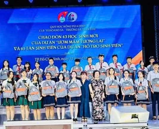 Quỹ học bổng Vừ A Dính trao 440 suất học bổng cho học sinh, sinh viên