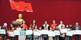 Đoàn đại biểu văn nghệ sĩ TPHCM đến với người dân huyện Trấn Yên, tỉnh Yên Bái