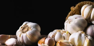 5 lợi ích thần kỳ của tỏi rang trong mùa đông