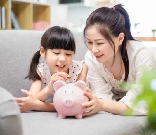 Cho con tiền tiêu vặt: Bài học tài chính ‘vỡ lòng’ cha mẹ cần dạy con