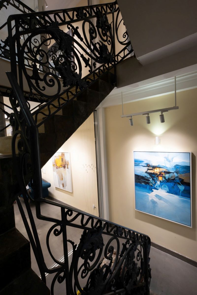 Phu nu hien dai Chu Gallery Decor 05