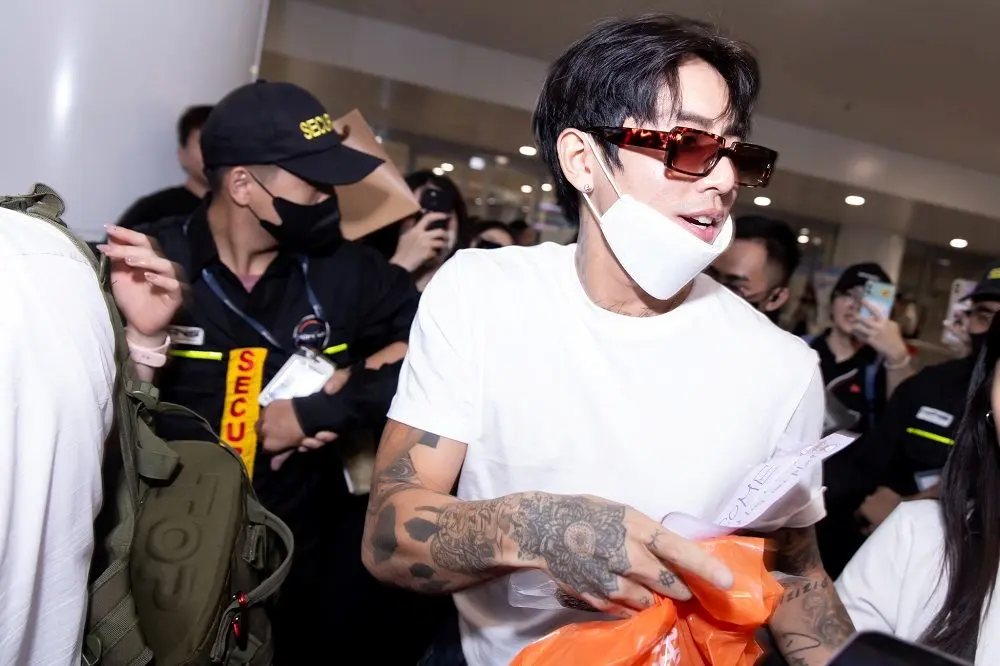 DPR IAN “nghẹt thở” trong vòng vây của người hâm mộ Việt Nam 12 Phu nu hien dai 8wonder DPR IAN 05