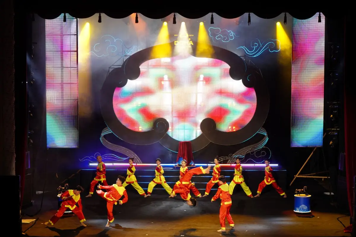 Phu nu hien dai vo ngua nuoc nam doha 14