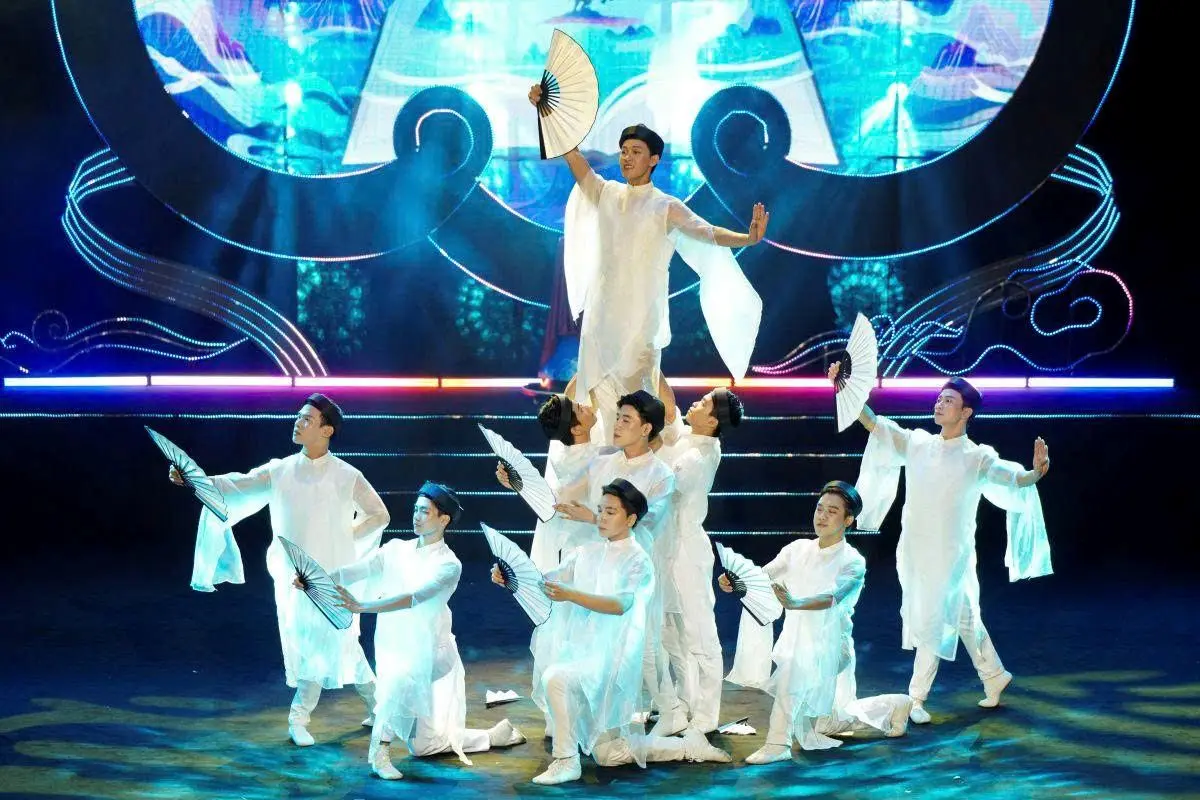 Phu nu hien dai vo ngua nuoc nam doha 6