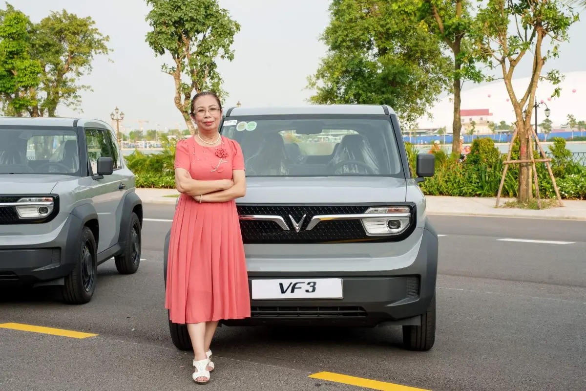 Phu nu hien dai Xanh SM tang Vf 3 02