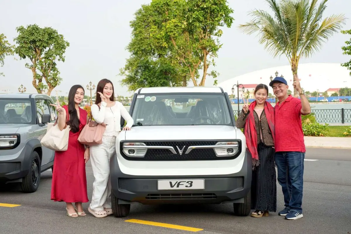 Phu nu hien dai Xanh SM tang Vf 3 04