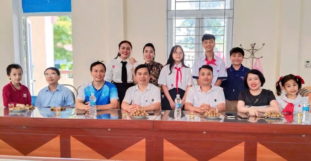 TỦ SÁCH ƯỚC MƠ – KHI GIÁO DỤC XUẤT PHÁT TỪ TRÁI TIM TRẺ THƠ 11 Phu nu hien dai tu sach uoc mo 01